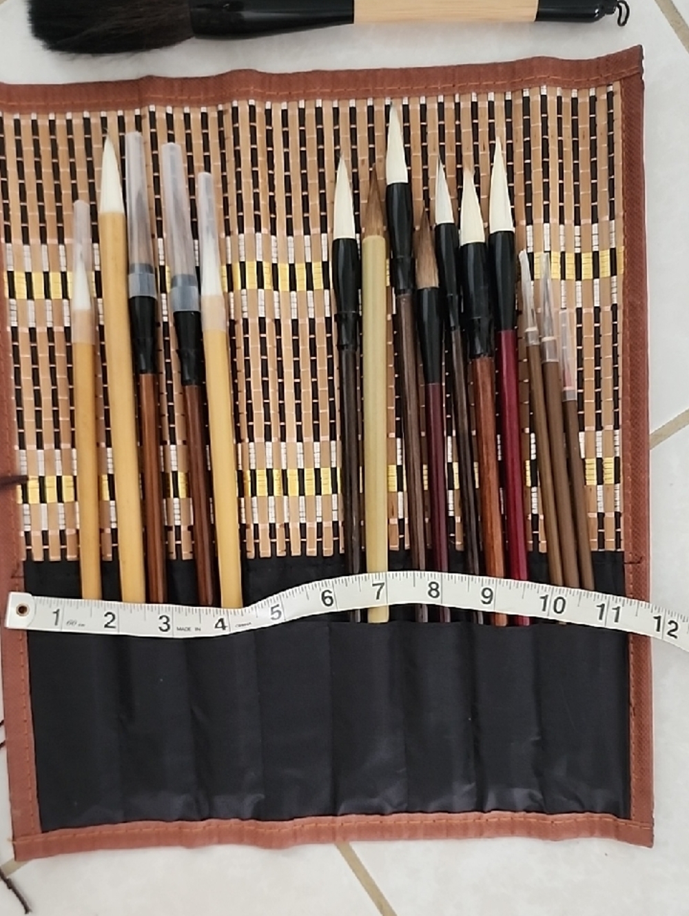 Chinese Calligraphy Brush Set Of 16 Summi Brush Set with Woven Roll NEW